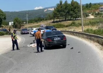Aksident në aksin Fushë Krujë-Laç: drejtuesi i motorit humb jetën pas përplasjes nga makina