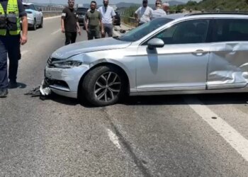 Aksident në autostradën Fier-Vlorë: Përplasen dy makina, plagosen tre persona