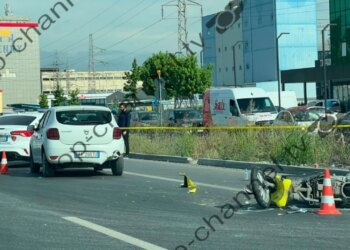 Aksident në autostradën Tiranë-Durrës: motori përplaset me një makinë