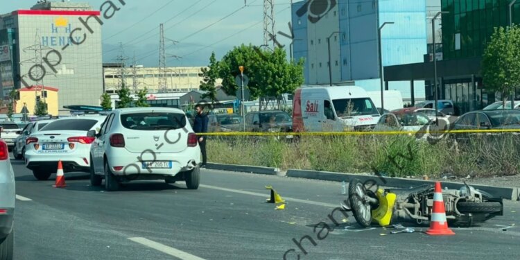 Aksident në autostradën Tiranë-Durrës: motori përplaset me një makinë