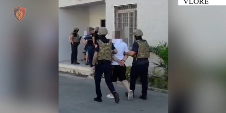 Aksion ndaj grupit kriminal të rrezikshëm në Vlorë, zbulohen emrat e personave të arrestuar nga policia