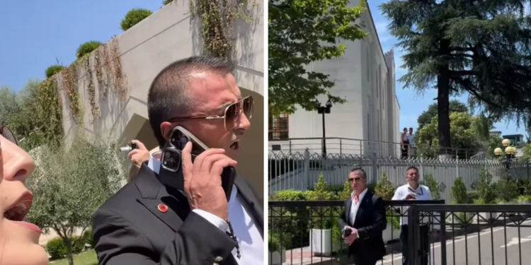 Aktivistja ‘ndjek’ Tërmet Peçin teksa largohet nga Kuvendi; deputeti me dy telefona ecën i pashqetësuar