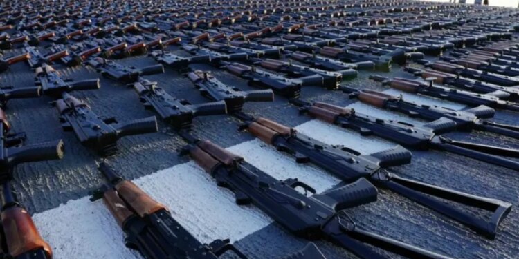 Alarm në Europë: dyshime që armët nga lufta në Ukrainë përfundojnë te krimi