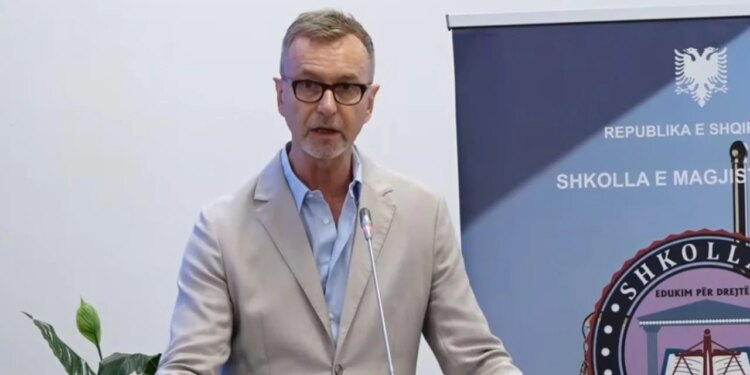 Ambasadori Gonzato kërkon integritet dhe guxim nga magjistratët rinj: Jeni brezi që duhet të ndryshojë mendësinë në drejtësi