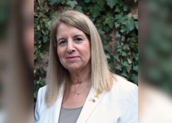 Ambasadorja izraelite në Tiranë reagon pas heqjes së flamurit nga protestuesit: Akti turpëron trashëgiminë e popullit shqiptar