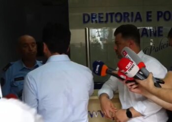 Arrestohen disa persona pas tensioneve para Kuvendit; Agron Shehaj futet në Drejtorinë e Policisë