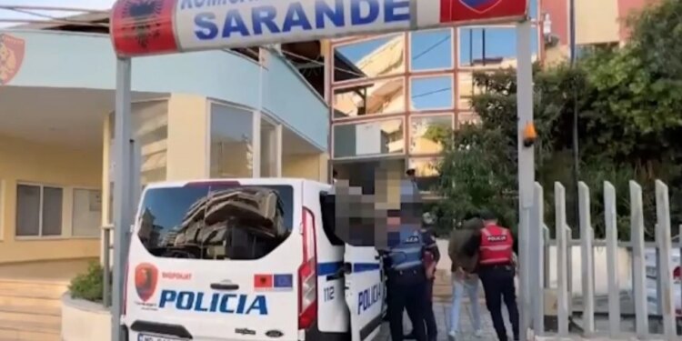 Arrestohet 21-vjeçari që ndihmoi dy autorët në vendosjen e tritolit në Sarandë; i gjenden armë dhe municion