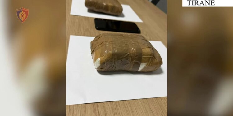 Arrestohet 44-vjeçari në Tiranë me mbi 1 kg kokainë, me qëllim shitjen në zona të ndryshme të kryeqytetit