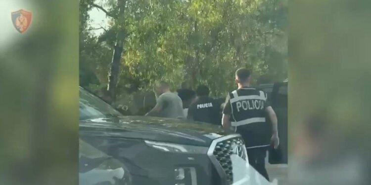 Arrestohet në Tiranë 35-vjeçari me mbi 800 gramë kokainë dhe kanabis në makinë