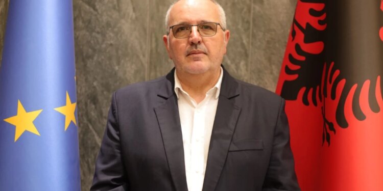 Auron Rrokaj emërohet Drejtor i Përgjithshëm i Arkivave pas periudhe me drejtues të komanduar