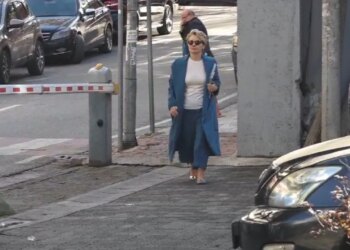 Avokati i Monika Kryemadhit nuk lejohet të hyjë në gjykatë pasi refuzoi të hapte çantën për kontroll fizik