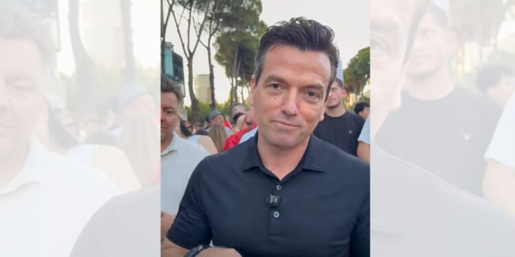 Balla kërkon përjashtimin 30-ditor nga Kuvendi, Shehaj i gris shkresën gjatë protestës Nuk ma mbyll dot gojën