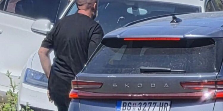 Balla publikon foto: Makinat me targa serbe sjellin njerëz në protestën në Zvërnec