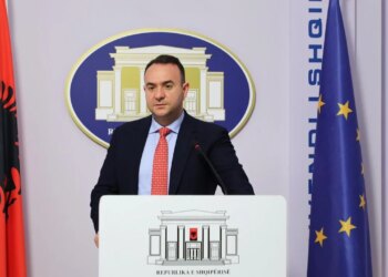 Balliu: SPAK/Prokuroria Posaçme të hetojë kryeministrin për pastrimin e parave në ndërtim; asnjë kullë pa firmën e tij