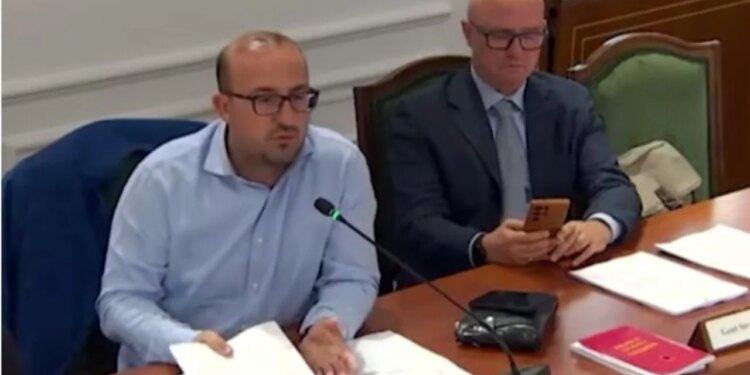 Batuta te Ligjet: Në Lushnjë apo Roskovec? Çaushi: Ti mezi fitove; Korreshi: S'fitove, po ta lejojnë në Kuvend?