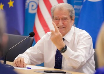 Berisha: Mbështesim investimin e huaj në Zvërnec, tokë private; Unë dhe Nano ofruam Sazanin, hipokritët derdhin lot krokodili