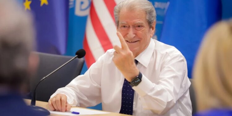Berisha: Mbështesim investimin e huaj në Zvërnec, tokë private; Unë dhe Nano ofruam Sazanin, hipokritët derdhin lot krokodili