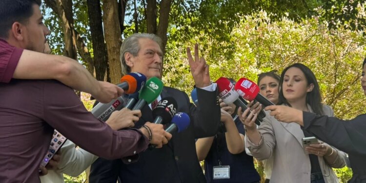 Berisha: Nuk kam qenë kurrë non grata; kam pasur vetëm një sanksion, vizën. Sot u ktheva
