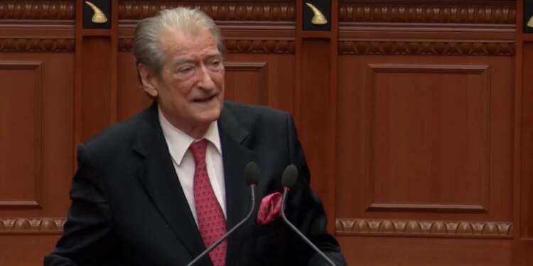 Berisha në Kuvend: Investimet e huaja janë jetike për Shqipërinë; asnjë tender nuk është fituar nga kompanitë europiane