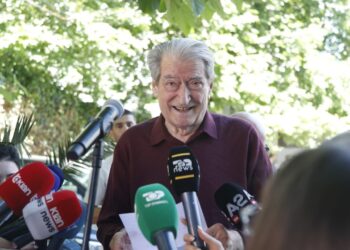 Berisha në SPAK për zbatimin e masës detyrim paraqitje, mbështetësit e urojnë për heqjen e non gratës