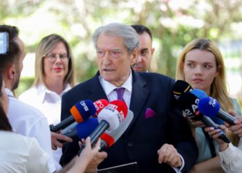 Berisha pranon lobimin për heqjen e 'non-grata': fondacion pro-PD bëri, thirrjet për burg i bëjnë veglat e qeverisë