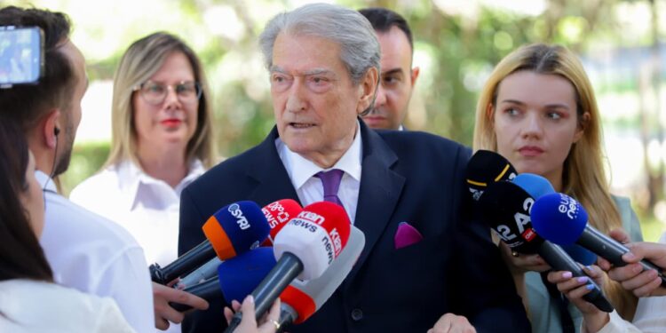 Berisha pranon lobimin për heqjen e 'non-grata': fondacion pro-PD bëri, thirrjet për burg i bëjnë veglat e qeverisë