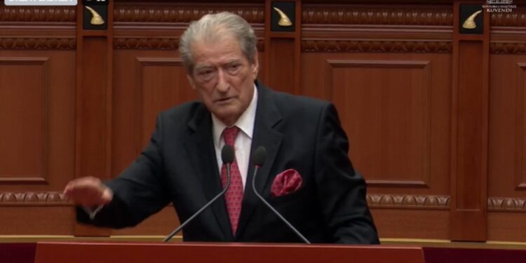 Berisha te Ramës: Vangjel Tavo rrafshon një kodër atje në Vuno, ta dish, katundi yt do të jetë…