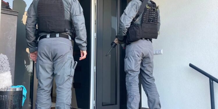 Bisedat e koduara ekspozojnë rrjetin e krimit të organizuar në Kosovë, qëndron pas perandorisë prej 80 milionë eurosh