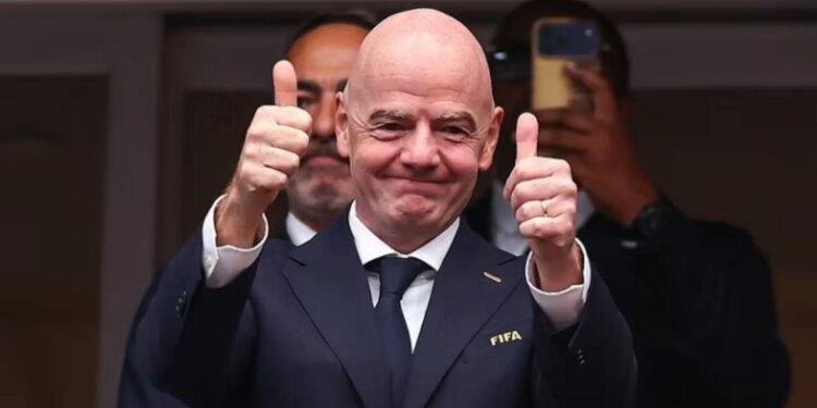 Botërori fluturues i Gianni Infantino: I blinduar dhe me avion privat për dy ndeshje në ditë