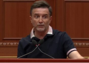 Braçe: Protestë për Zvërnecin — denoncova grabitjen e pronave në Vlorë 2000, ndanë me 7501; thonë jemi homogjenë grekë