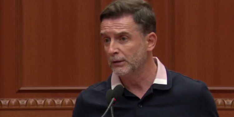 Braçe për protestat: Unë nuk kam famën tënde, Sali; nuk e ndërroj qëndrimin, aty ka përfitues banalë politikë