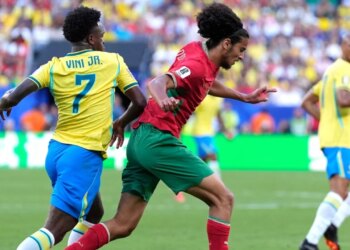 Brazili në gjunjë përballë një fëmije; mediat e huaja zbulojnë djaloshin 18-vjeçar që po bën ligjin në Botëror