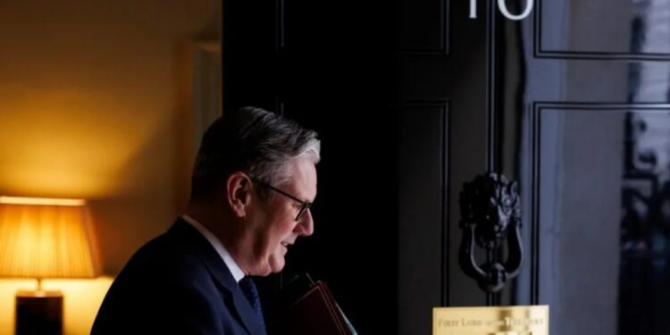 Britania në tension politik, sytë drejt Downing Street, rritet pasiguria për të ardhmen e kryeministrit