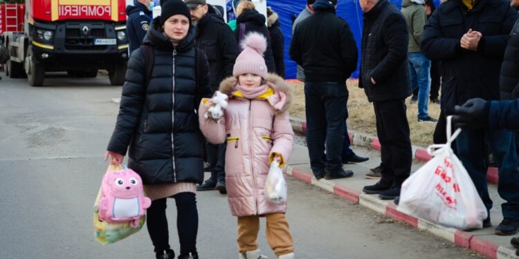 Brukseli propozon një zgjatje të re të statusit të refugjatëve ukrainas: çfarë ndryshon për burrat e moshës ushtarake