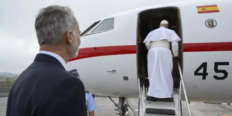 Defekt teknik në avionin e Papës, Leoni XIV detyrohet të ndryshojë mjetin e udhëtimit në minutën e fundit
