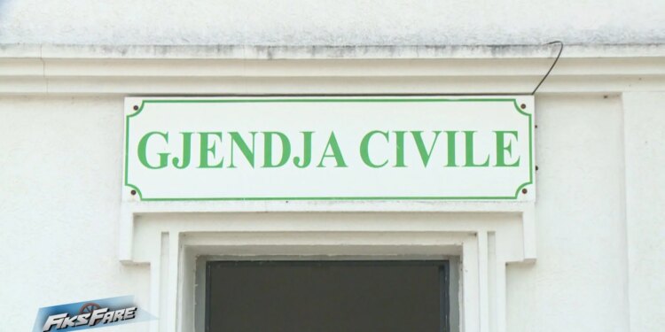 Denoncimi i pazakontë nga Shijaku: Gjendja Civile më bëri me ‘motër’, futi gabimisht komshien te certifikata ime