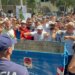Deputetët në seancë plenare; protestuesit qëllojnë me vezë drejt Parlamentit: Rama n’burg, Berisha n’burg