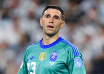 Dibu Martinez rrëfen sakrificën para Botërorit: Luajta me gisht të thyer, nuk doja të humbisja turneun
