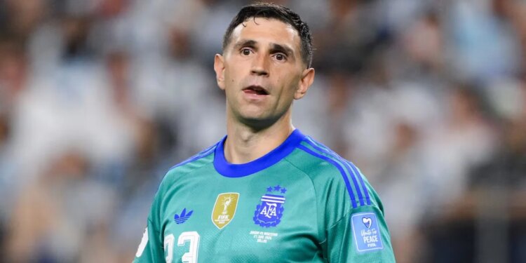 Dibu Martinez rrëfen sakrificën para Botërorit: Luajta me gisht të thyer, nuk doja të humbisja turneun