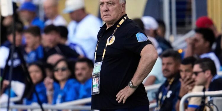 Dick Advocaat, gjyshi i Botërorit, përballet me rinjtë: Kam fat që vazhdojnë të më duan në këtë moshë