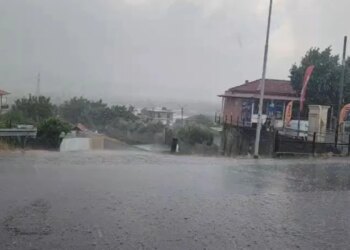 Dielli zëvendësohet nga shiu në Elbasan, rrebeshe gjatë pasdites