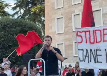 Dita 17: të rinjtë kundërpërgjigjen Ramës — Po të jetë nevoja, do të flemë te shkallët deri në dorëheqje