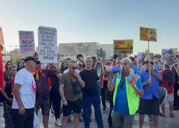 Dita e 20-të e protestës në Tiranë, organizatori Arben Kola: Nesër vjen mërgata, kanë prerë biletë pa kthim