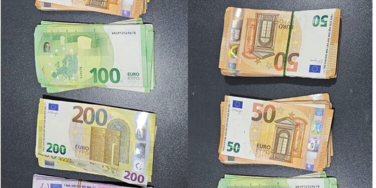Doganat kryejnë kontrolle intensive dhe sekuestrojnë 19 mijë euro të padeklaruara në Portin e Durrësit
