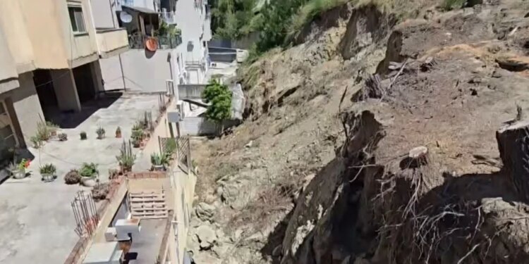 Dy javë pas shembjes së dheut në kodrën e Durrësit, institucionet ende pa vlerësim për dëmet