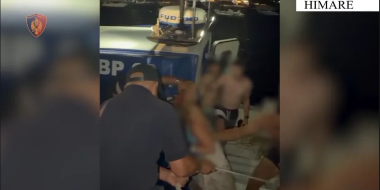 Dy operacione në Himarë: Policia Kufitare shpëton 5 turistë të huaj në Gjirin e Filikurit