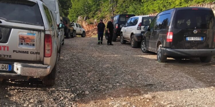 Dy turistë të humbur në malin e Polisit në Librazhd gjenden të shëndosh e mirë; zbardhet ngjarja