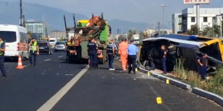 Dy viktima dhe 14 të plagosur në aksidentin e rëndë në autostradë, zbulohet identiteti i shoferit të autobusit
