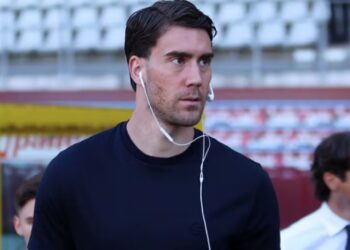 E ardhmja e Vlahovic: presing i Fenerbahçe, Milani pranë, por kujdes nga Newcastle e Chelsea