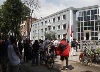 Endri Shabani reagon pas shoqërimit të protestuesve: Nëse efektivët shkelën ligjin, do të përgjigjen para drejtësisë